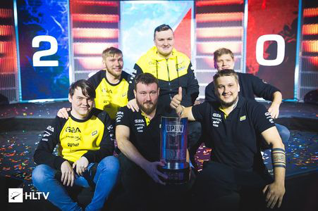 择偏袒任何 择偏袒任何