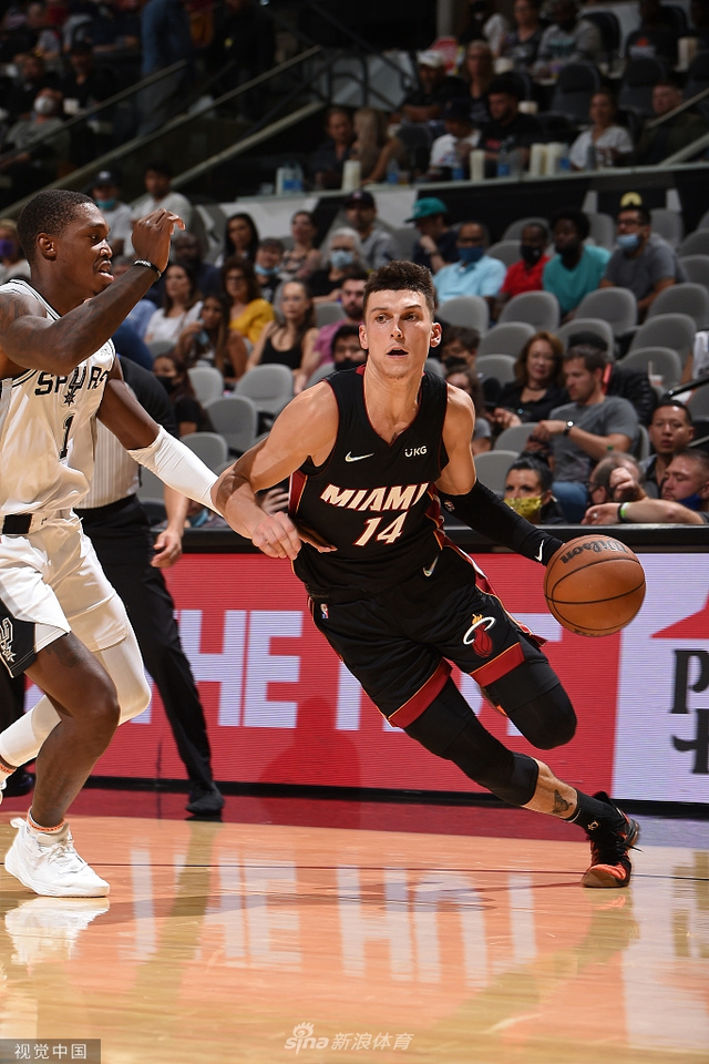 亚历山大 亚历山大